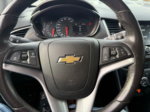 Used 2017 Chevrolet Trax LT w/ Driver Confidence Package image 12