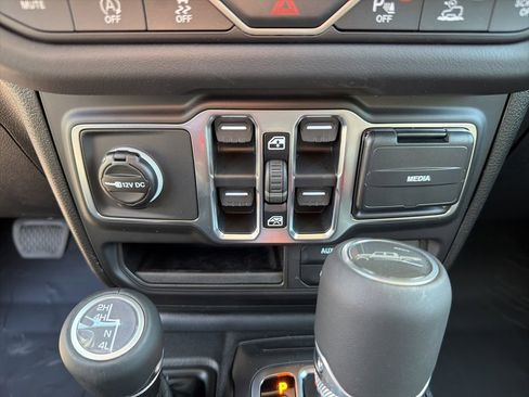 New 2026 Jeep Gladiator Sport AWD/4WD image 36