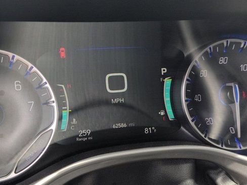 Used 2023 Chrysler Pacifica Touring-L FWD image 16