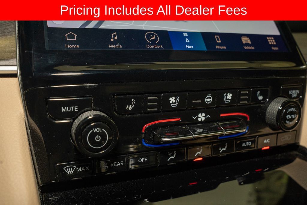 Used 2023 Jeep Grand Cherokee Limited w/ Luxury Tech Group II AWD/4WD image 15