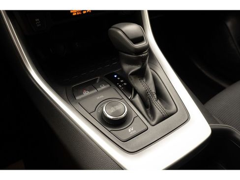 Used 2022 Toyota RAV4 LE image 25