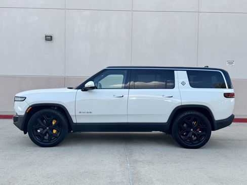 Used 2022 Rivian R1S Launch Edition image 3