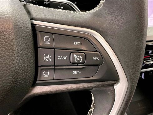 Used 2022 Jeep Grand Cherokee Limited 4xe w/ Luxury Tech Group II image 12