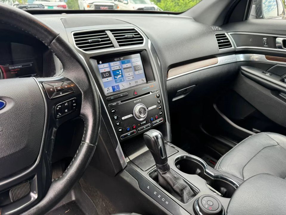 Used 2017 Ford Explorer Limited AWD/4WD image 26
