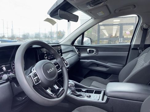 Used 2023 Kia Sorento LX image 6