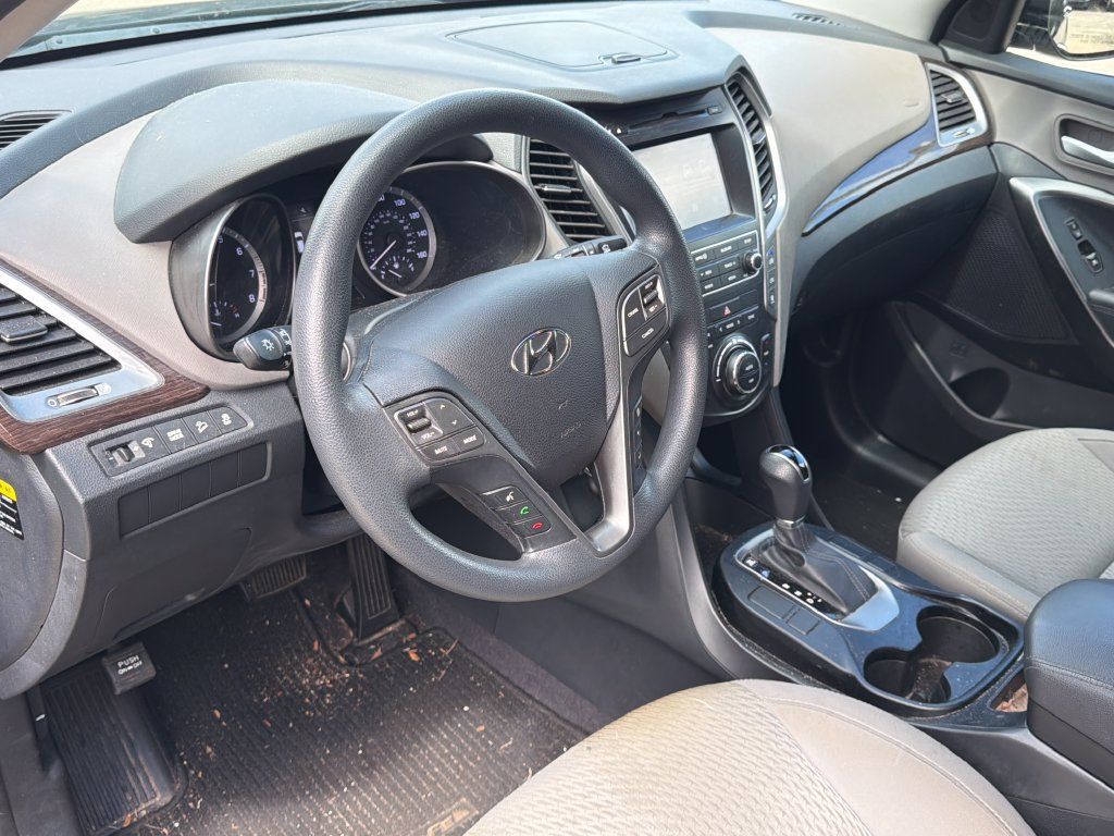 Used 2018 Hyundai Santa Fe SE w/ Cargo Package FWD image 6