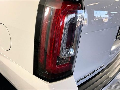 Used 2019 GMC Yukon XL SLT w/ Open Road Package RWD image 21
