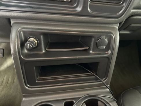 Used 2006 Chevrolet Silverado 2500 LT w/ Heavy-Duty Power Package image 22