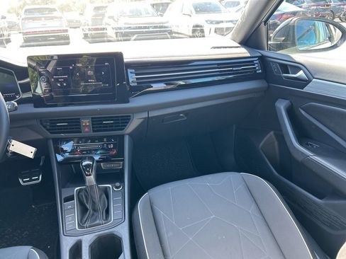 Used 2025 Volkswagen Jetta Sport image 11