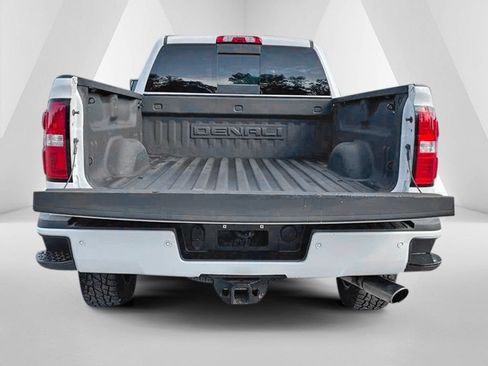 Used 2018 GMC Sierra 2500 Denali w/ Suspension Package, Off-Road AWD/4WD image 7