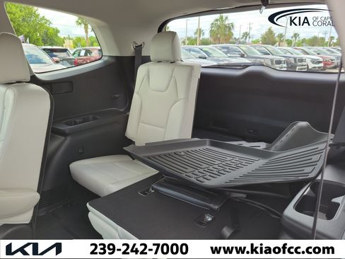 Certified 2025 Kia Telluride S FWD image 13