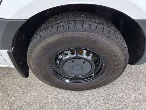 Used 2025 Mercedes-Benz Sprinter 2500 image 19