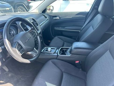 Used 2021 Chrysler 300 Touring RWD image 9