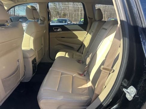 Used 2017 Jeep Grand Cherokee Limited image 17