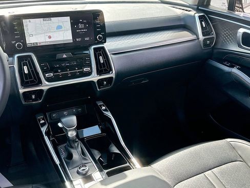 Certified 2023 Kia Sorento SX image 24