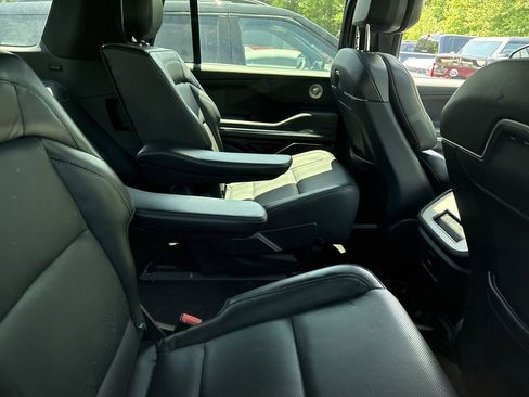 Used 2025 Lincoln Navigator L Reserve w/ Jet Appearance Package AWD/4WD image 4