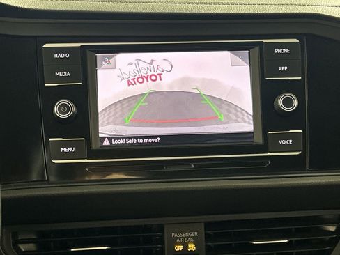 Used 2024 Volkswagen Jetta SE image 16