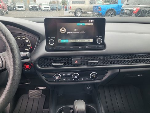 Used 2025 Honda HR-V LX image 9