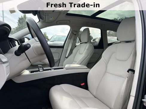 Used 2023 Volvo XC60 B5 Plus FWD image 12