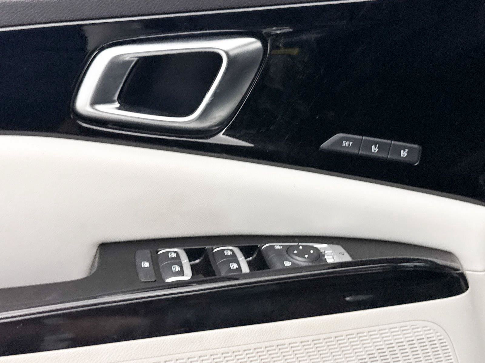 Used 2022 Kia Carnival SX FWD image 27