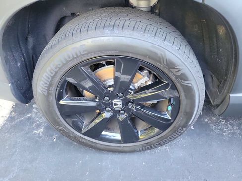 Used 2025 Honda Pilot Black Edition image 11