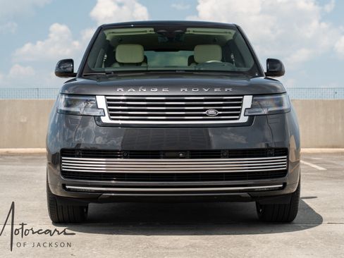 Used 2025 Land Rover Range Rover SV AWD/4WD image 6