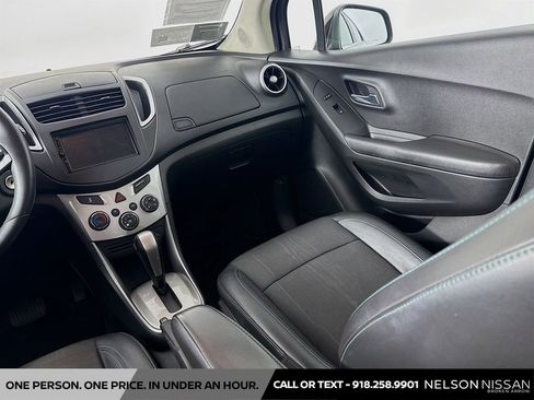 Used 2016 Chevrolet Trax LT w/ LT Convenience Package FWD image 21