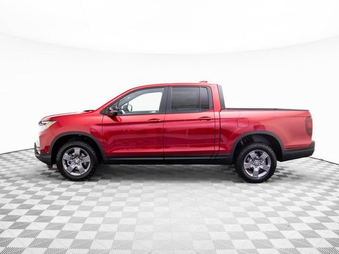 Used 2025 Honda Ridgeline TrailSport image 2