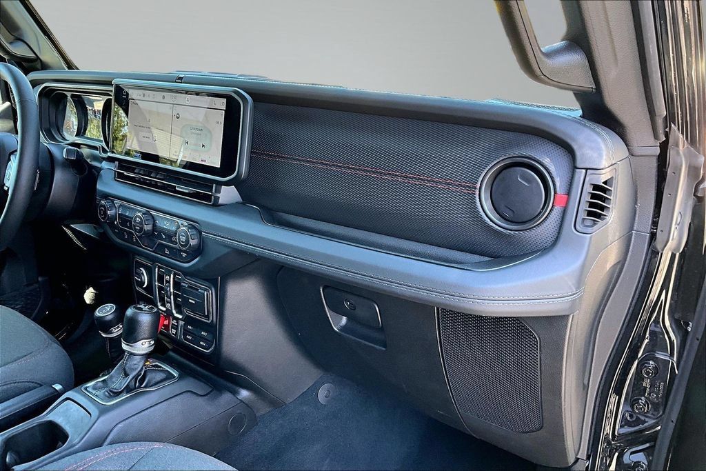 Certified 2025 Jeep Wrangler Unlimited Rubicon w/ Convenience Group AWD/4WD image 16