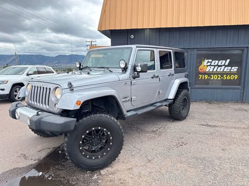 Used 2014 Jeep Wrangler Unlimited Sahara w/ Connectivity Group AWD/4WD image 1