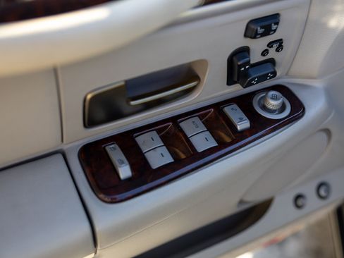 Used 2009 Lincoln Town Car Signature Limited image 28