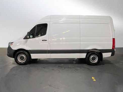 Used 2025 Mercedes-Benz Sprinter 2500 image 6