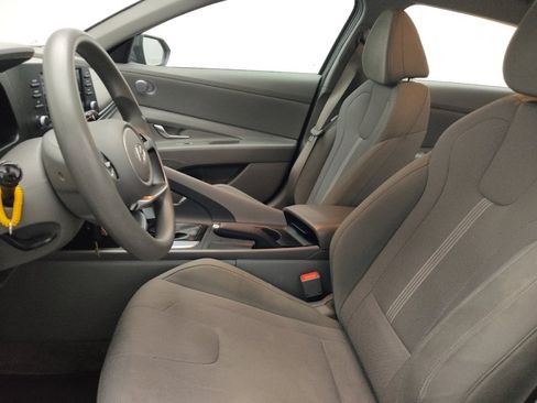 Used 2025 Hyundai Elantra SE FWD image 17