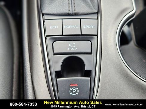 Used 2022 Toyota Camry SE image 23