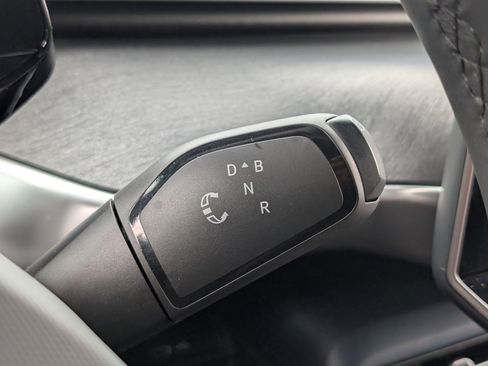 Used 2025 Volkswagen ID. Buzz Pro S RWD image 35