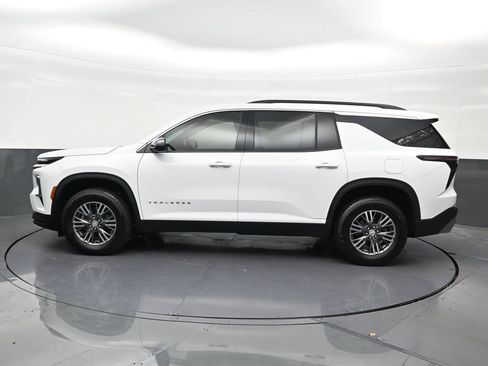 Used 2026 Chevrolet Traverse LT FWD image 2