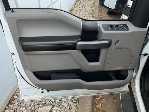 Used 2017 Ford F150 XLT w/ Trailer Tow Package image 16