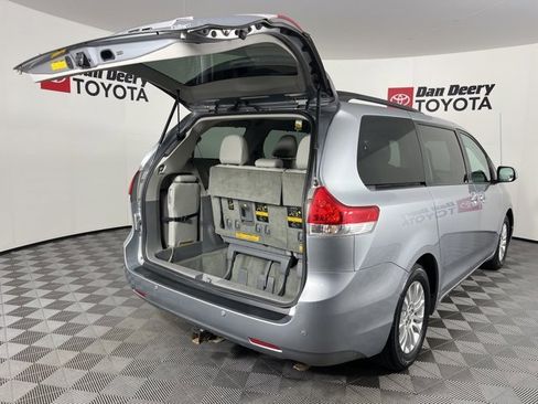 Used 2013 Toyota Sienna XLE image 19