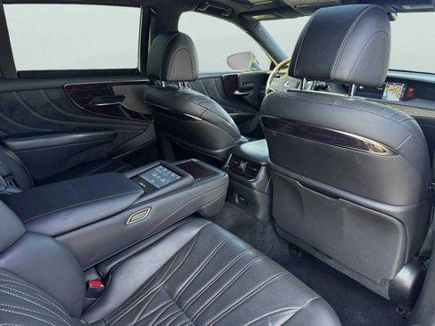 Used 2018 Lexus LS 500h w/ Luxury Package image 38