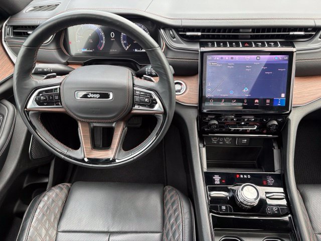 Used 2025 Jeep Grand Cherokee Summit AWD/4WD image 3