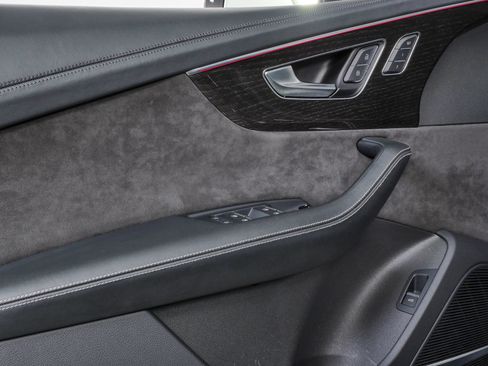 Used 2022 Audi SQ7 Prestige AWD/4WD image 6