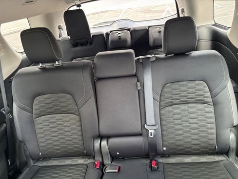 Used 2025 Nissan Pathfinder SV AWD/4WD image 37