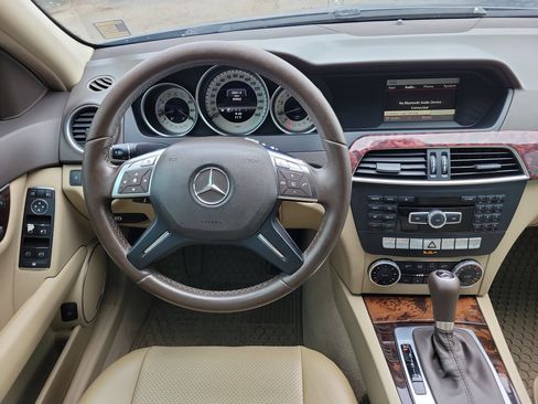 Used 2013 Mercedes-Benz C 250 Sedan image 16