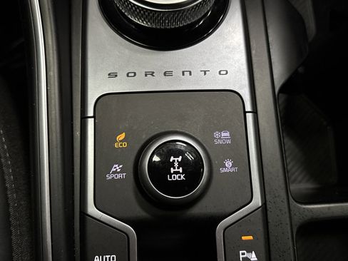 Used 2025 Kia Sorento EX AWD/4WD image 23