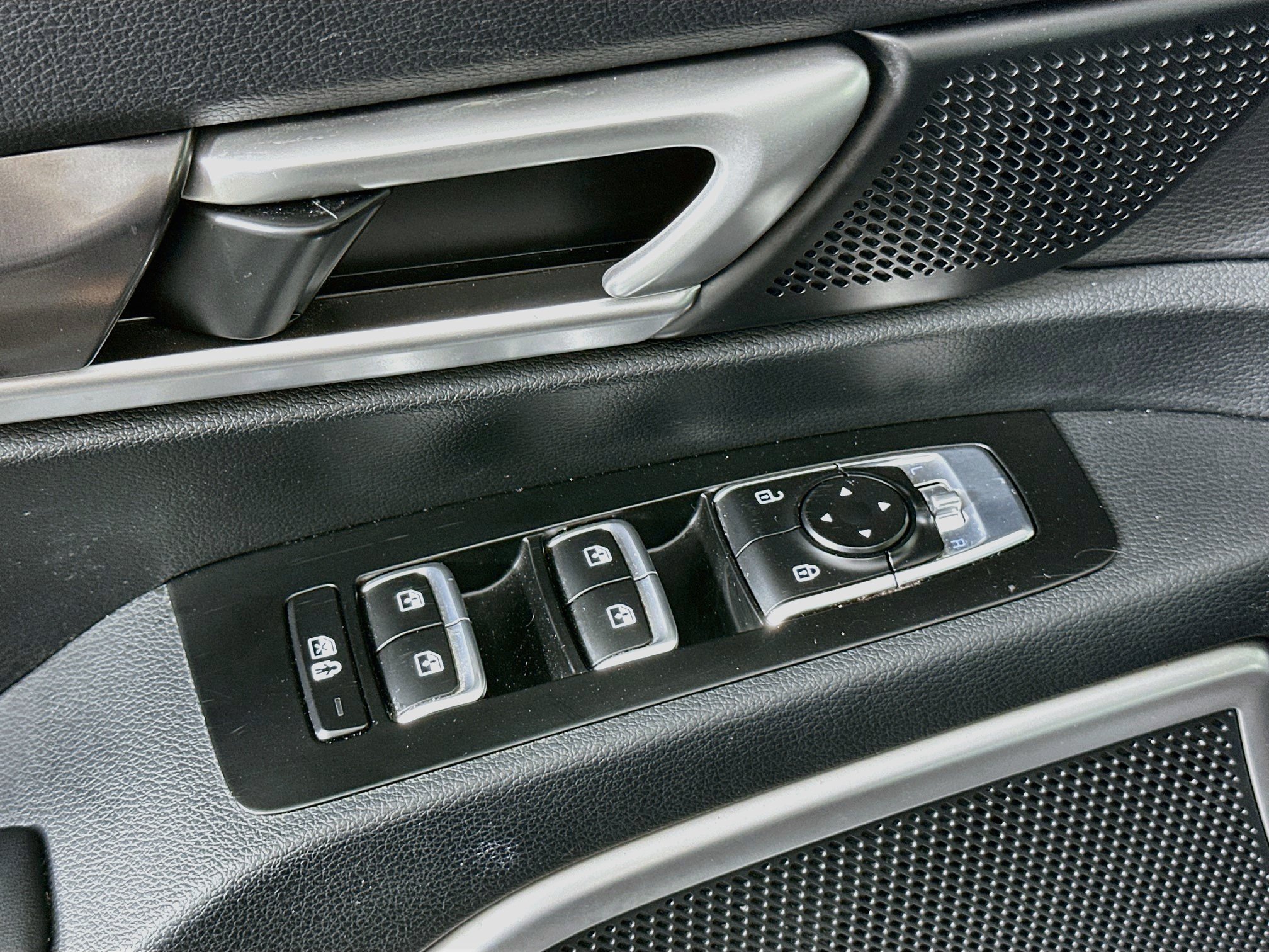 Used 2025 Kia Telluride S FWD image 15