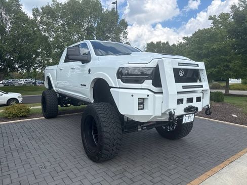 Used 2023 RAM 3500 Limited AWD/4WD image 3