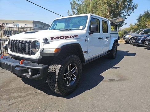 Used 2024 Jeep Gladiator Mojave AWD/4WD image 1