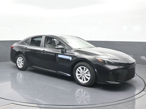 Used 2025 Toyota Camry LE image 8