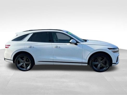 Used 2025 Genesis GV70 3.5T Sport w/ Sport Advanced Package AWD/4WD image 9