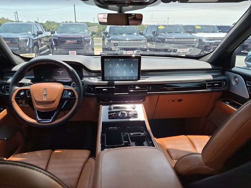 Used 2020 Lincoln Aviator Black Label w/ Dynamic Handling Package AWD/4WD image 32